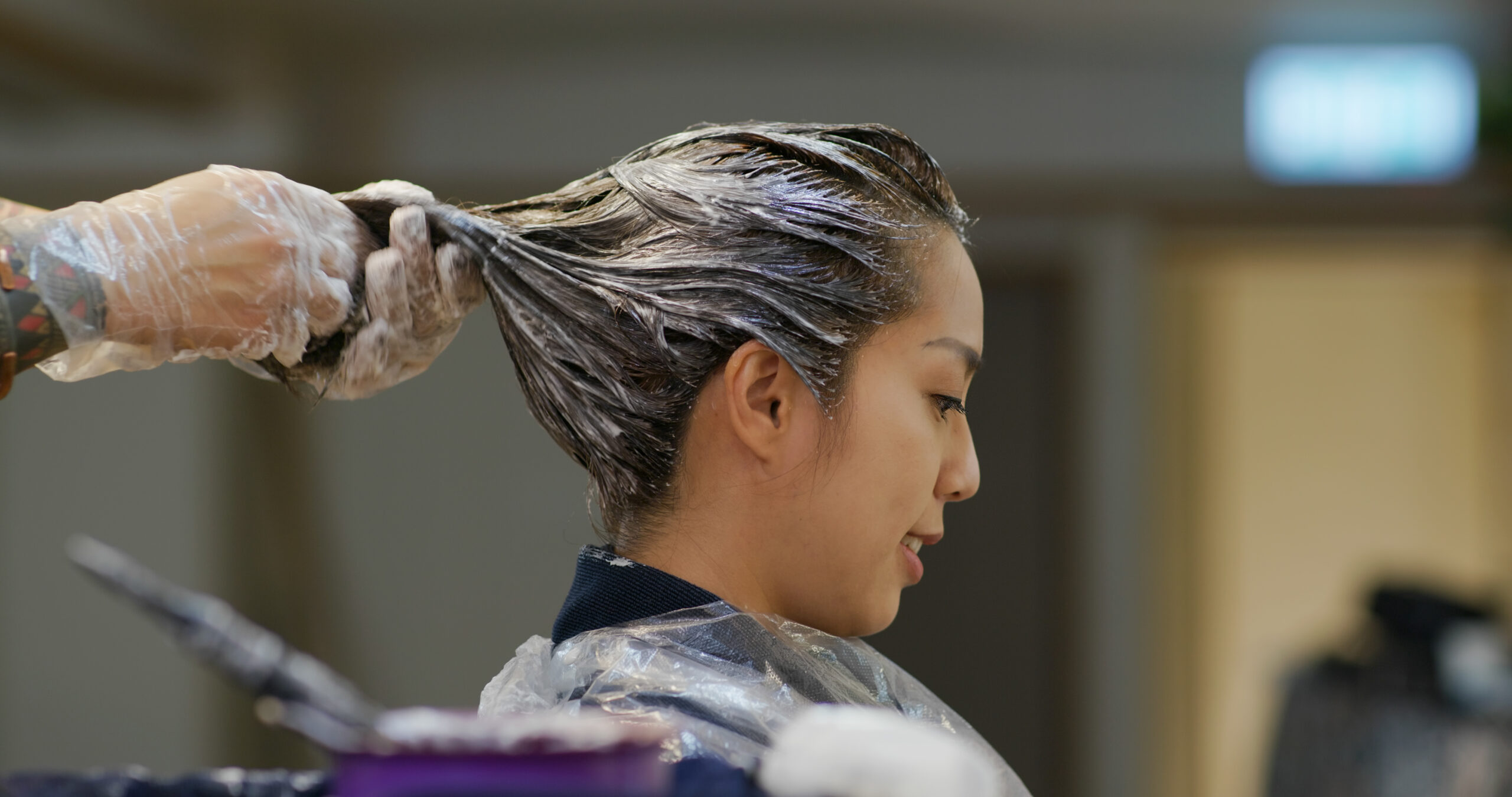 Woman dye her hair at beauty salon